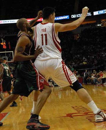 亚利桑那响尾蛇队与王牌投手梅里尔·凯利签下 2 年续约合约，留住夺冠功臣