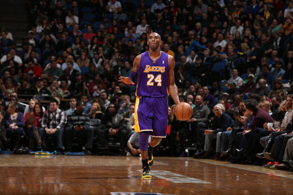 足协杯赛前举办垫场赛，张凌峰等四名成年球员对阵五十名小球员